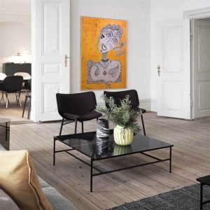 La dame </br><span class="dimension">Dimensions 184 X 134 cm <br> <a href="https://bloc9art.com/product-category/artists/lamima-youssef"><u>LAMIMA Youssef</u></a></span>